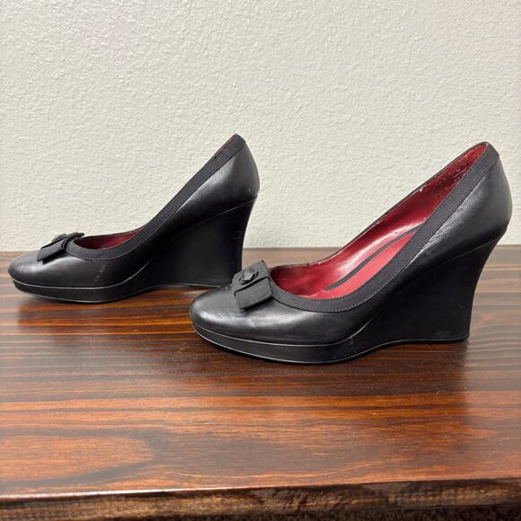 Tommy Hilfiger Wedge Heels Women Sz 7M Black Leather Upper Slip On 4” Pump Bow - Picture 3 of 8